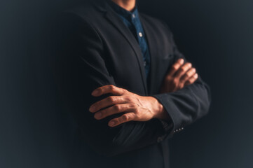 Obraz premium confident businessman investor, Explore the confidence and determination man crossed arms, ambition corporate executive, lawyer banker, consultant agent, businessman wearing suit standing arms crossed
