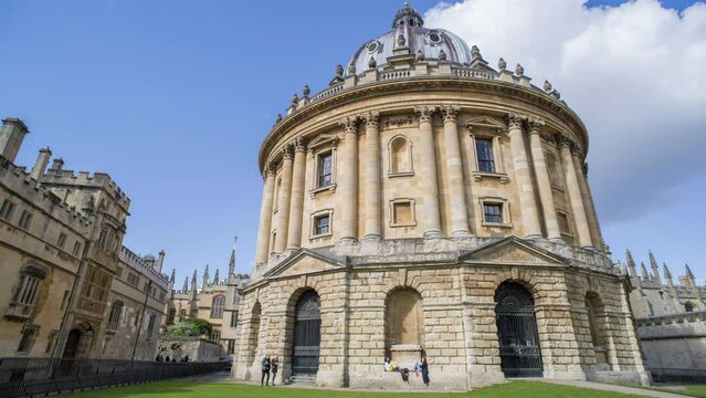 Radcliffe Camera Library Oxford University timelapse on a sunny day 