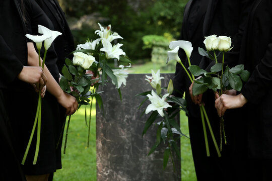 รูปภาพBurial – เลือกดูภาพถ่ายสต็อก เวกเตอร์ และวิดีโอ302,067 | Adobe Stock