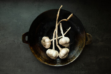 Garlic on top of frying pan