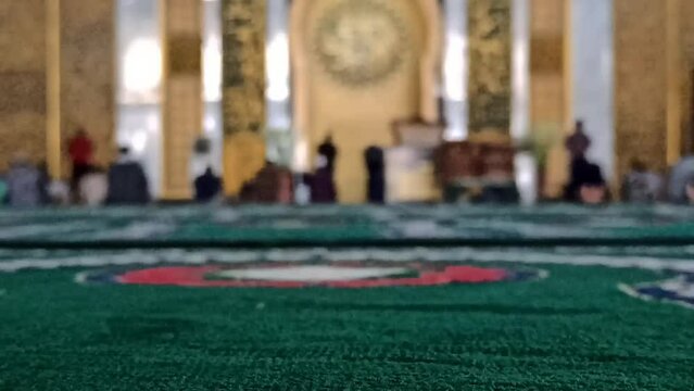 blur and defocused: on the mosque