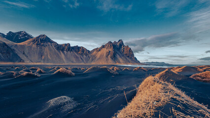 Obraz premium The Vestrahorn, the sea and the ice