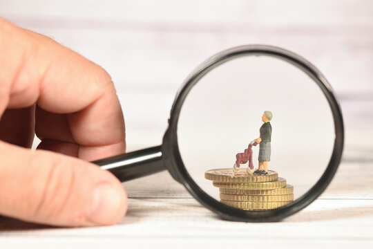 gens famille loupe allocations travail emploi mutuelle sant&eacute; vieux seniors retraite pension
