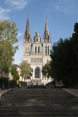 Rue Saint Maurice avec son escalier montant vers la cathédrale d'Angers