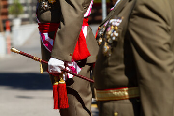 Vista de los uniformes de dos generales del ejercito de tierra con medallas, fajas y bastón de mando. - obrazy, fototapety, plakaty