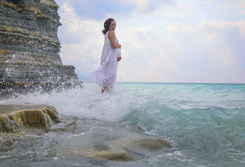 Pregnant woman and sea