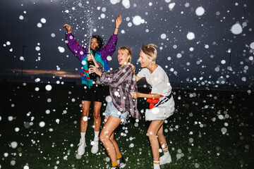 Friends celebrating with champagne in the park