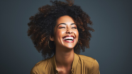 Beautiful african american girl with an afro hairstyle smiling. Smiling beautiful afro girl.  - obrazy, fototapety, plakaty
