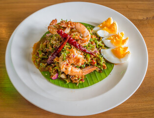 mix betel nuts with spice and shrimp