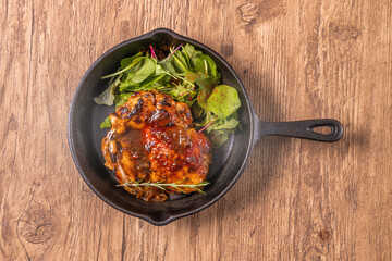 チキンステーキ　Chicken steak grilled outdoors 