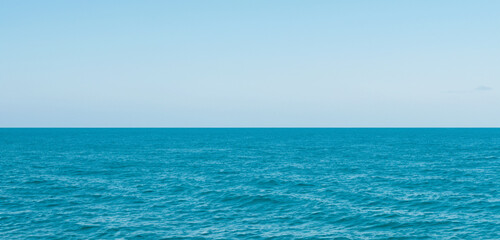 Obraz premium sea and horizon image of sea waves and sky Calm sea waves on a clear day