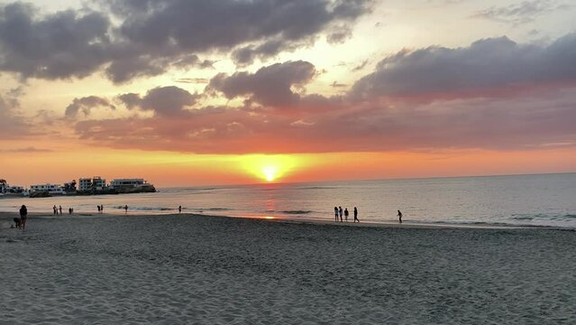 SPIAGGIA SUDAMERICANA AL TRAMONTO