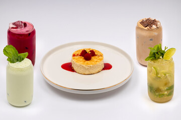 dessert with cream With a variety of juices