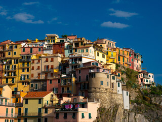 Fototapeta na wymiar View on the cliff town of Manarola, one of the colorful Cinque Terre on the Italian west coast