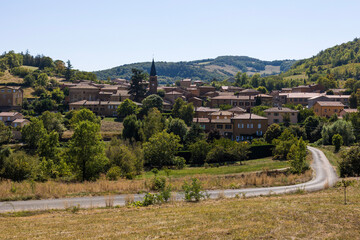 Village de Ville-sur-Jarnioux depuis les vignobles du Beaujolais