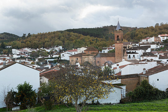 Paisaje del pueblo de Fuenteheridos, Huelva.