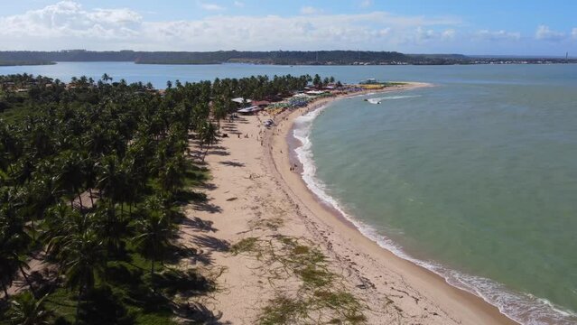 V&iacute;deo a&eacute;reo da praia do Gunga em Macei&oacute;, Alagoas, Nordeste do Brasil, v&iacute;deo 4K