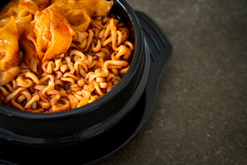Korean instant noodles with dumplings