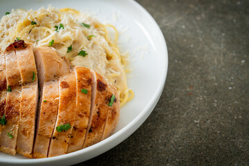 spaghetti white creamy sauce with grilled chicken