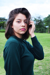 Cara bonita de una mujer joven Guatemalteca, lindos labios y cabello.