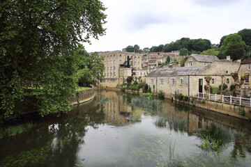 Fototapeta na wymiar Landscape photo in Bradford-on-Avon, an English town in Wiltshire. Old buildings along the river Avon.