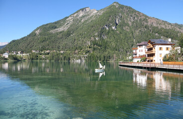 Fototapeta na wymiar Lago di Alleghe