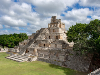 Fototapeta na wymiar Edzná antique mayan pyramid