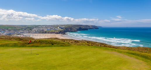 Golf course overlooking the coast - 651546431