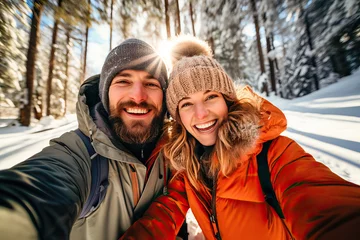 Tafelkleed Couple in love taking a selfie on a snow excursion © Victor