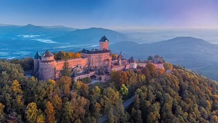 Vue aérienne du château du Haut-Koenigsbourg dans les Vosges. Alsace, France