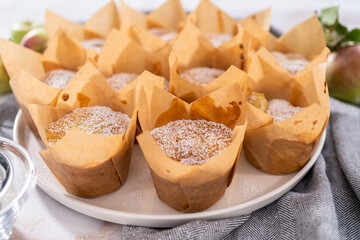 Apple sharlotka muffin