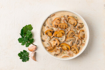champignons in creamy garlic sauce, with herbs and spices, gravy, sauce, no people,