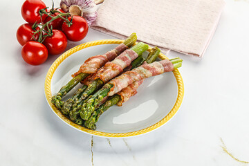Grilled asparagus with bacon