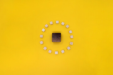 ウォルナットのブロックを丸いフレームで囲んだ黄色い背景のボタン