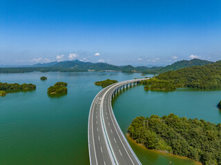 
道路，雄伟的，城市天际线，海滩，抽象，桥梁建筑结构，城市,高角度查看，简单的，消失点，抽象背景，鸟瞰，水湾，海岸线，连接，旅程，交通，建筑，背景，中国
H&aacute;ngkōng sh&egrave;yǐng ku&agrave; hǎi d&agrave;qi&aacute;o y&ugrave;nshū d&agrave;ol&ugrave;, xi&oacute;ngwěi de, ch&eacute;ngsh&igrave; tiānj&igrave; xi&agrave;n, hǎitān, chōuxi&agrave;ng, qi&aacute;oli&aacute;ng ji&agrave;nzh&uacute; ji&eacute;g&ograve;