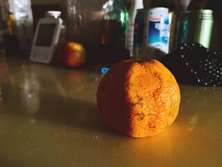 Wrinkled oranges placed on the table