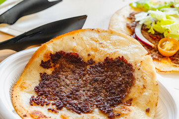 生地に敷いたタコスミート