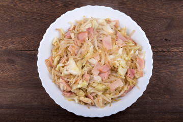 ハムとキャベツともやしの炒めもの