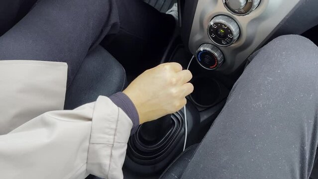 drive a car with a manual transmission
