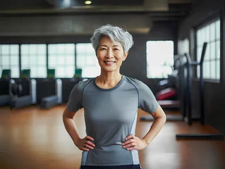 Rolgordijnen Fitness Healthy Senior woman in gym fitness concept