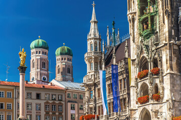 Fototapeta na wymiar Marienplatz with Cathedral Frauenkirche in Munich, Germany