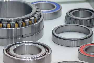 The cylindrical rolling bearing parts in light blue scene.