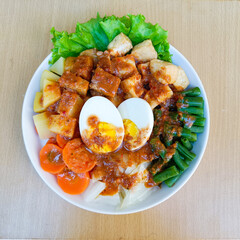 Gado gado with peanut sauce