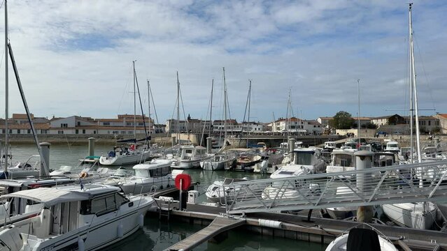 Panoramique droite gauche port de la flotte en r&eacute;