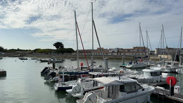 Panoramique gauche droite port de la flotte en r&eacute;