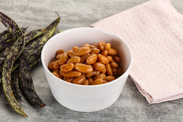 Canned white bean in tomato sauce