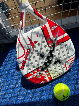 Raqueta y pelota de Paddle Tennis