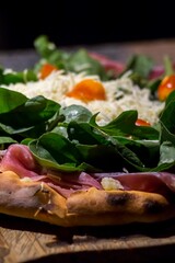 Pizza de mada madre con tomate y jamon, horno pizzero