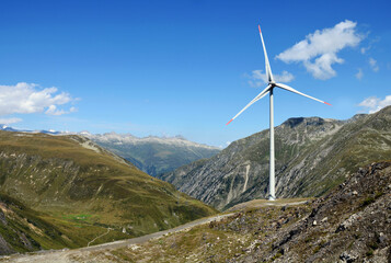 Windkraftanlagen am Griessee in Gebiet Nufenenpass, Kanton Wallis, Schweiz