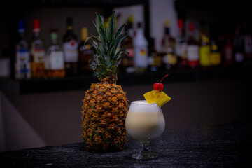 Piña colada, piña, coctel, cocktail, cereza.